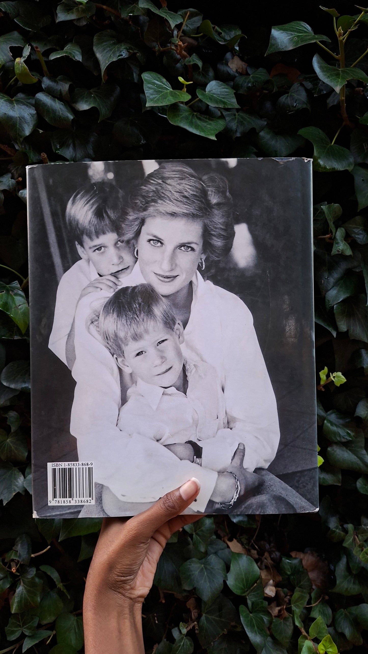 Diana: A TRIBUTE TO THE PEOPLES PRINCESS